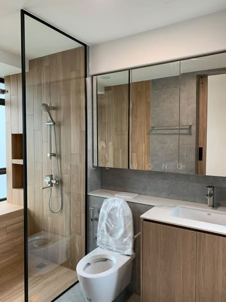 D' Almira, 33 Sommerville Road, 3 Bedrooms, 1,098 sqft, Condominium For Sale, by Eunice Wong, 500223639 - Bathroom - PropertyGuru.com.sg