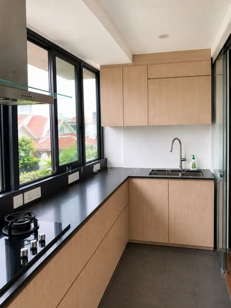 D' Almira, 33 Sommerville Road, 3 Bedrooms, 1,098 sqft, Condominium For Sale, by Eunice Wong, 500223639 - Kitchen - PropertyGuru.com.sg
