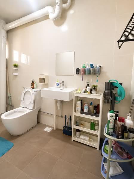 446 Hougang Avenue 8, 446 Hougang Avenue 8, 4 Bedrooms, 1,572 sqft, HDB Flat For Sale, by Ong Chwee Puan, 500223658 - Bathroom - PropertyGuru.com.sg
