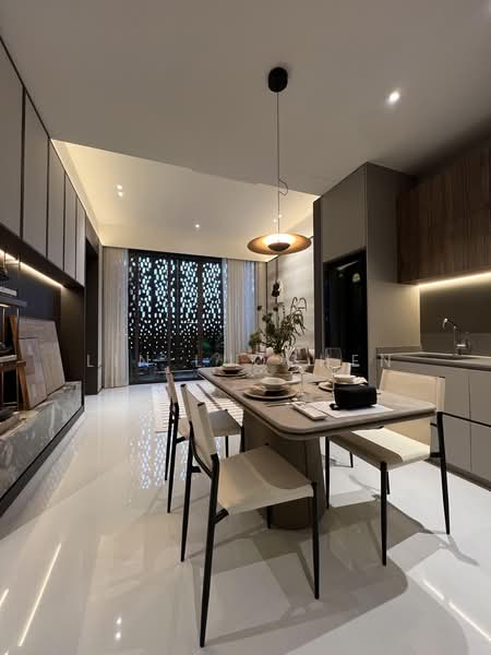 Parksuites, 18 Holland Grove Road, 2 Bedrooms, 786 sqft, Condominium For Sale, by Lin LuoChen, 500223676 - Dining Room - PropertyGuru.com.sg