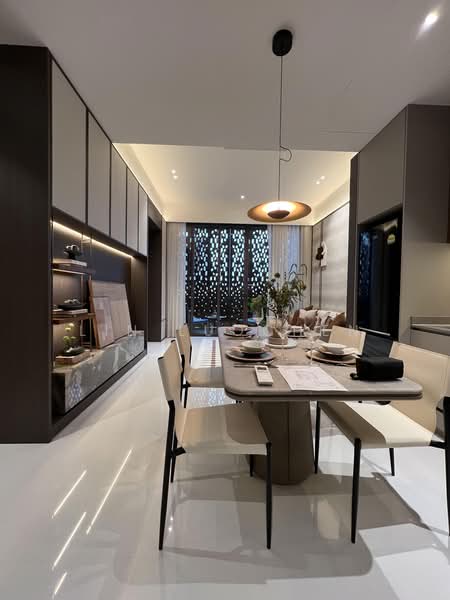Parksuites, 18 Holland Grove Road, 2 Bedrooms, 786 sqft, Condominium For Sale, by Lin LuoChen, 500223676 - Dining Room - PropertyGuru.com.sg