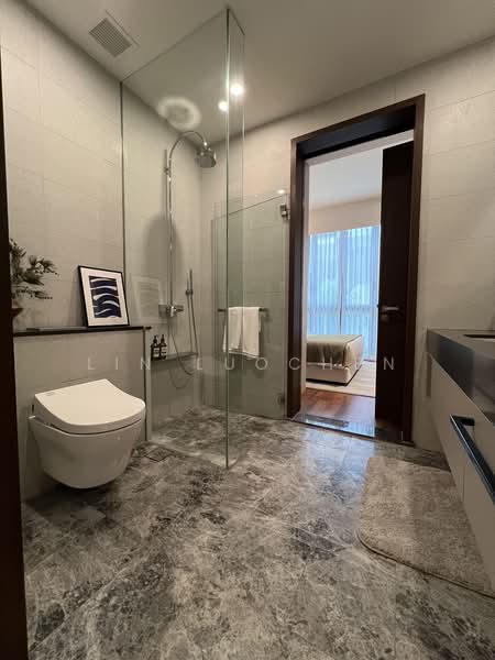 Parksuites, 18 Holland Grove Road, 2 Bedrooms, 786 sqft, Condominium For Sale, by Lin LuoChen, 500223676 - Bathroom - PropertyGuru.com.sg