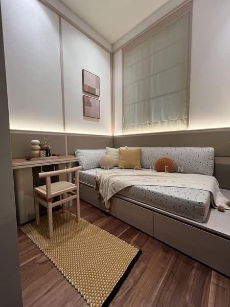 Parksuites, 18 Holland Grove Road, 2 Bedrooms, 786 sqft, Condominium For Sale, by Lin LuoChen, 500223676 - Bedroom - PropertyGuru.com.sg