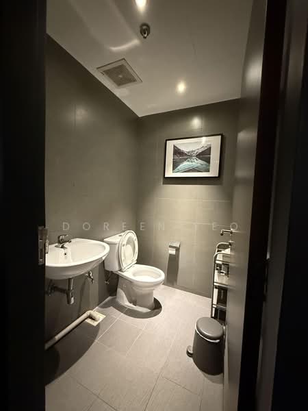CT Hub 2, 114 Lavender Street, 1,787 sqft, Light Industrial (B1) For Rent, by Doreen Yeo, 500223678 - Bathroom - CommercialGuru.com.sg