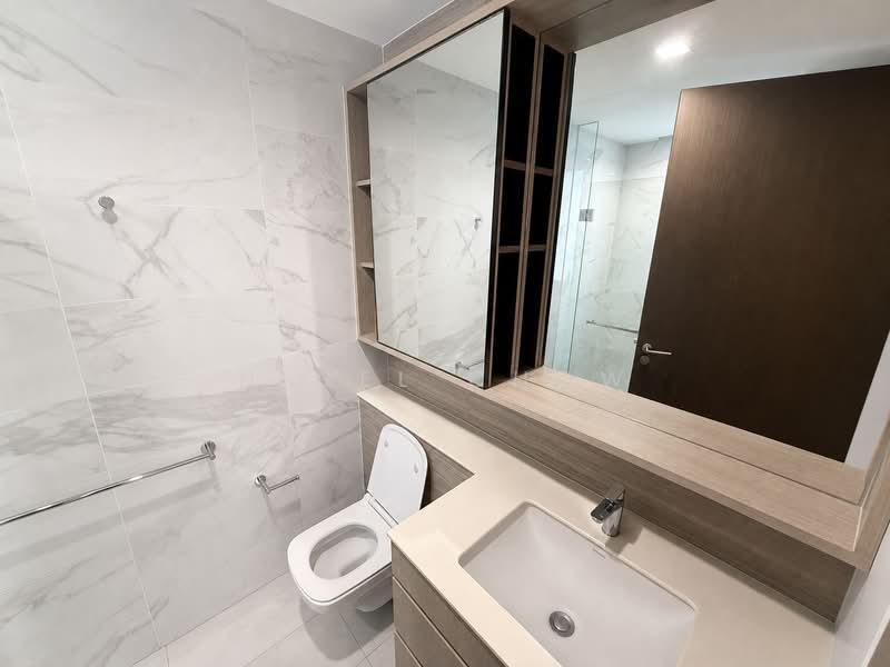 Forest Woods, , 3 Bedrooms, 915 sqft, Condominium For Rent, by Nigel Chow, 500223680 - Bathroom - PropertyGuru.com.sg