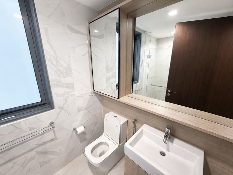 Forest Woods, , 3 Bedrooms, 915 sqft, Condominium For Rent, by Nigel Chow, 500223680 - Bathroom - PropertyGuru.com.sg