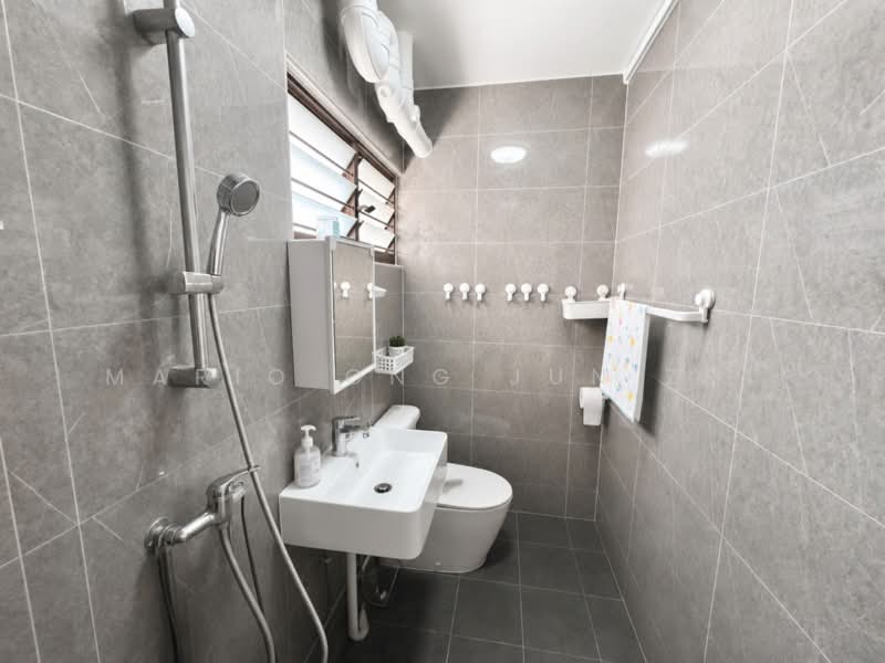 250 Choa Chu Kang Avenue 2, 250 Choa Chu Kang Avenue 2, 4 Bedrooms, 1,356 sqft, HDB Flat For Sale, by Mario Ong Jun Zhi, 500223691 - Common Bathroom - PropertyGuru.com.sg