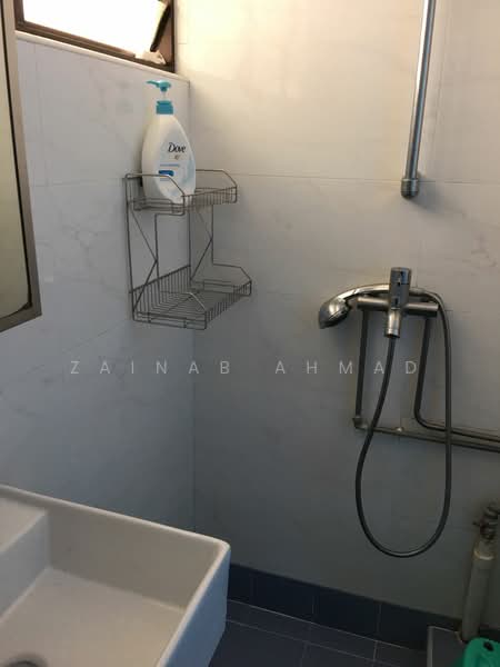 272 Tampines Street 22, 272 Tampines Street 22, Room Rental, 150 sqft, HDB Flat For Rent, by Zainab Ahmad, 500223706 - Bathroom - PropertyGuru.com.sg