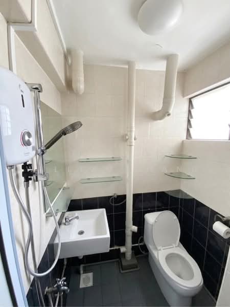 405 Hougang Avenue 10, 405 Hougang Avenue 10, 3 Bedrooms, 990 sqft, HDB Flat For Sale, by William Zhang, 500223721 - PropertyGuru.com.sg