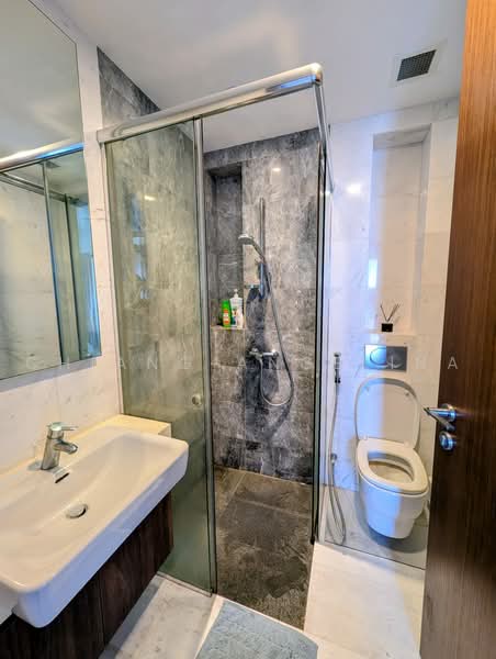 Spottiswoode 18, 18 Spottiswoode Park Road, 2 Bedrooms, 635 sqft, Condominium For Rent, by Chiang Angelina, 500223736 - Bathroom - PropertyGuru.com.sg
