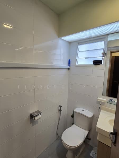 662C Edgedale Plains, 662C Edgedale Plains, 3 Bedrooms, 113 sqft, HDB Flat For Sale, by Florence P T, 500223747 - Master Bathroom - PropertyGuru.com.sg