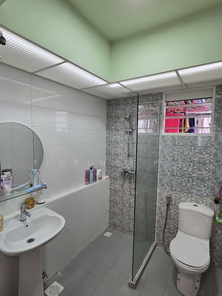 662C Edgedale Plains, 662C Edgedale Plains, 3 Bedrooms, 113 sqft, HDB Flat For Sale, by Florence P T, 500223747 - Common Bathroom - PropertyGuru.com.sg