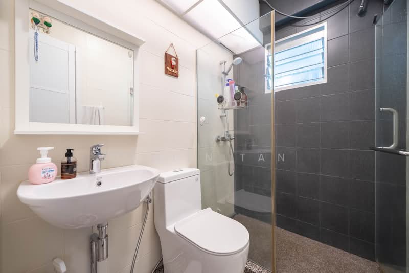 209C Punggol Place, 209C Punggol Place, 2 Bedrooms, 721 sqft, HDB Flat For Sale, by Damien Tan, 500223768 - Bathroom - PropertyGuru.com.sg