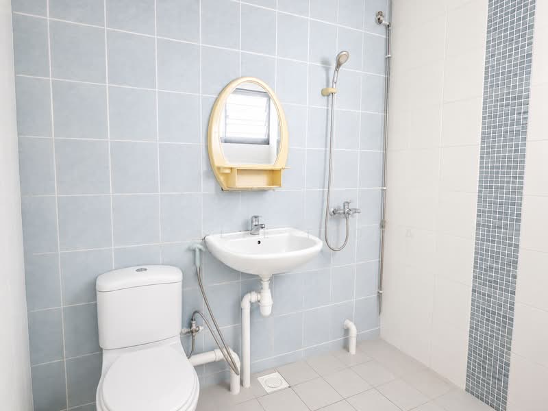 284 Yishun Avenue 6, 284 Yishun Avenue 6, 2 Bedrooms, 796 sqft, HDB Flat For Sale, by Natalie Indra, 500223773 - Bathroom - PropertyGuru.com.sg
