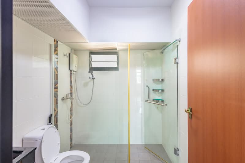 426A Yishun Avenue 11, 426A Yishun Avenue 11, 3 Bedrooms, 1,206 sqft, HDB Flat For Sale, by Rayden Tan, 500223779 - Bathroom - PropertyGuru.com.sg
