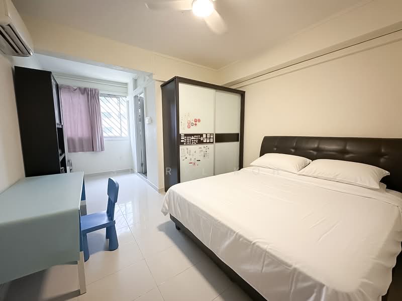419 Hougang Avenue 8, 419 Hougang Avenue 8, 4 Bedrooms, 1,162 sqft, HDB Flat For Sale, by Sheryl Koh, 500223783 - Master Bedroom - PropertyGuru.com.sg