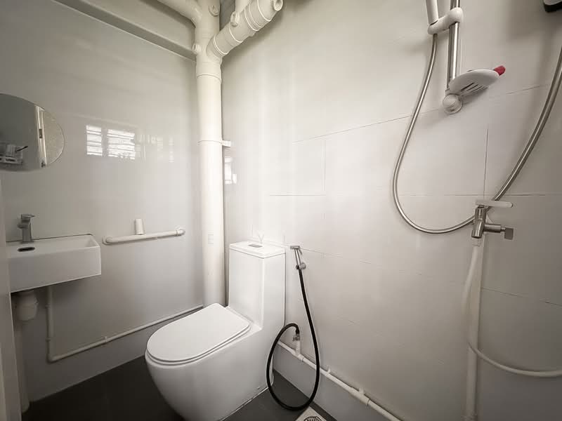 419 Hougang Avenue 8, 419 Hougang Avenue 8, 4 Bedrooms, 1,162 sqft, HDB Flat For Sale, by Sheryl Koh, 500223783 - Bathroom - PropertyGuru.com.sg