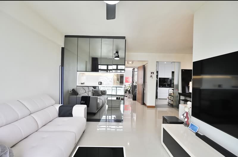 316A Punggol Way, 316A Punggol Way, 3 Bedrooms, 1,001 sqft, HDB Flat For Sale, by Baron Ang, 500223792 - Living Room - PropertyGuru.com.sg