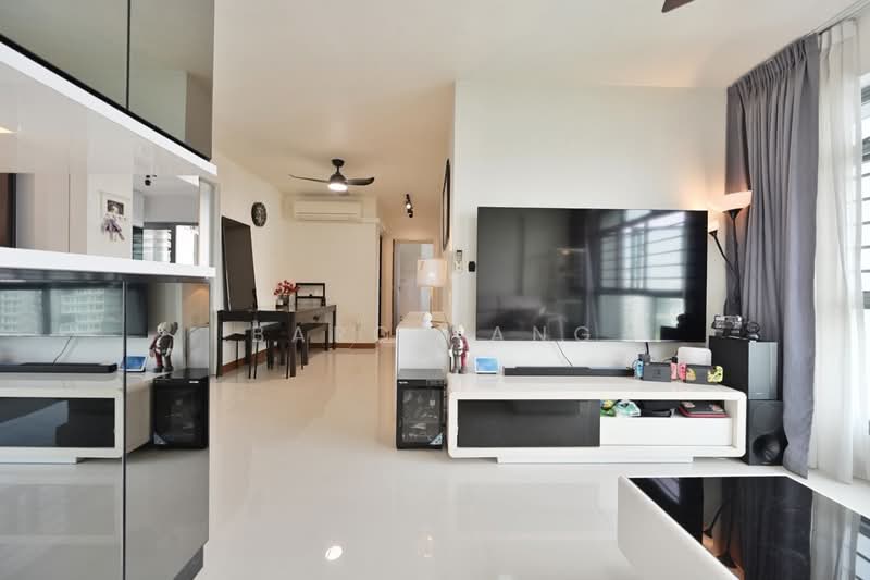 316A Punggol Way, 316A Punggol Way, 3 Bedrooms, 1,001 sqft, HDB Flat For Sale, by Baron Ang, 500223792 - Living Room - PropertyGuru.com.sg