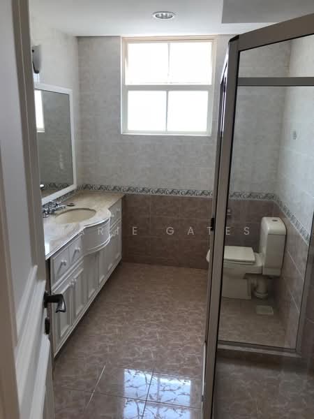 Kew Green, 37 Kew Crescent, 4 Bedrooms, 3,885 sqft, Condominium For Sale, by Marie Gates, 500223794 - 4 Large Bathrooms - PropertyGuru.com.sg
