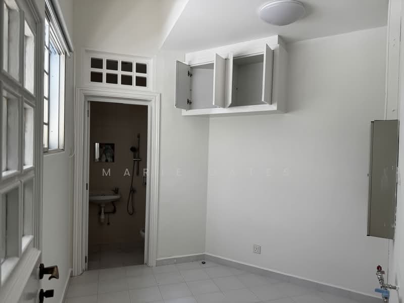 Kew Green, 37 Kew Crescent, 4 Bedrooms, 3,885 sqft, Condominium For Sale, by Marie Gates, 500223794 - Helper ensuite bedroom - PropertyGuru.com.sg
