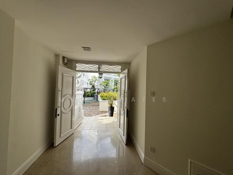 Kew Green, 37 Kew Crescent, Bedok / Upper East Coast, 4 Bedrooms, 3,885 sqft, Condominium For Sale, by Marie Gates, 500223794 - Entrance - PropertyGuru.com.sg