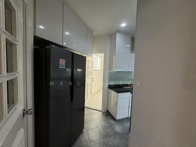 Kew Green, 37 Kew Crescent, Bedok / Upper East Coast, 4 Bedrooms, 3,885 sqft, Condominium For Sale, by Marie Gates, 500223794 - Kitchen - PropertyGuru.com.sg