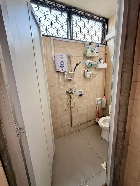 Sai Ho Building, 777 Upper Serangoon Road, Room Rental, 100 sqft, Apartment For Rent, by Emily Lai, 500223801 - Bathroom - PropertyGuru.com.sg
