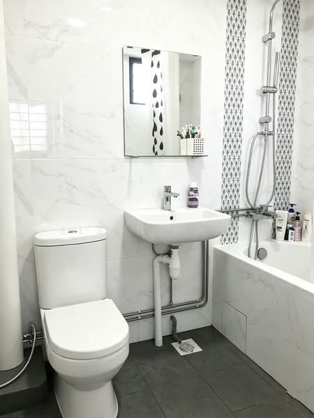 51 Teban Gardens Road, 51 Teban Gardens Road, 4 Bedrooms, 1,572 sqft, HDB Flat For Sale, by Elson Wang, 500223805 - Bathroom - PropertyGuru.com.sg