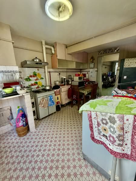 32 Holland Close, 32 Holland Close, 2 Bedrooms, 635 sqft, HDB Flat For Sale, by Nina Marjinah Sairi, 500223819 - Kitchen - PropertyGuru.com.sg