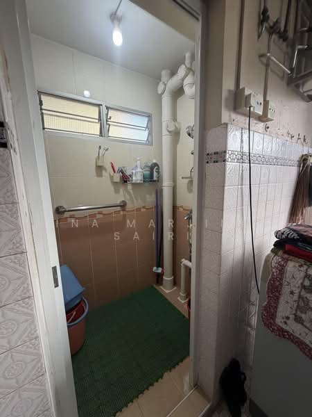 32 Holland Close, 32 Holland Close, 2 Bedrooms, 635 sqft, HDB Flat For Sale, by Nina Marjinah Sairi, 500223819 - Bathroom - PropertyGuru.com.sg