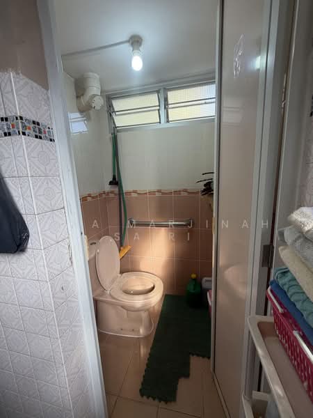 32 Holland Close, 32 Holland Close, 2 Bedrooms, 635 sqft, HDB Flat For Sale, by Nina Marjinah Sairi, 500223819 - Bathroom - PropertyGuru.com.sg