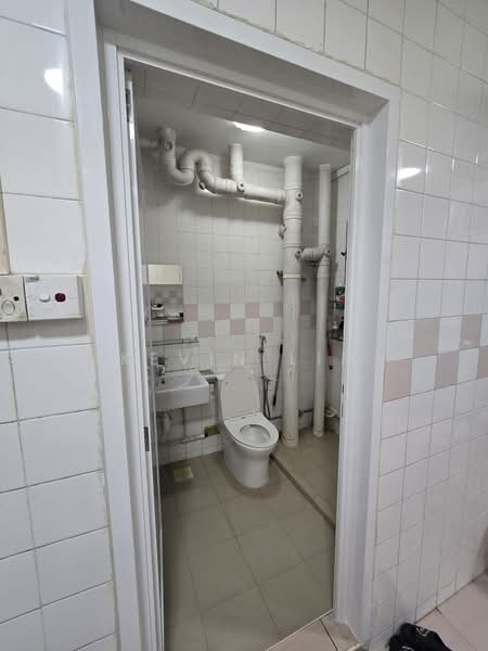668D Jurong West Street 64, 668D Jurong West Street 64, Room Rental, 110 sqft, HDB Flat For Rent, by Kevin Lim, 500223833 - Bathroom - PropertyGuru.com.sg