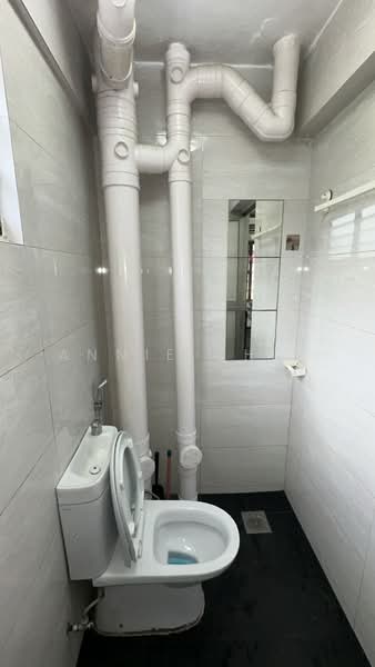267 Bukit Batok East Avenue 4, 267 Bukit Batok East Avenue 4, Room Rental, 120 sqft, HDB Flat For Rent, by Annie Chia, 500223834 - Bathroom - PropertyGuru.com.sg