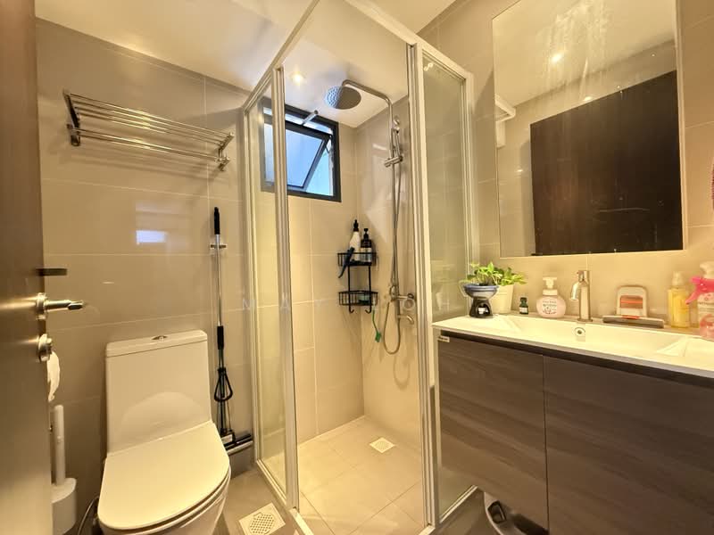 311C Clementi Avenue 4, 311C Clementi Avenue 4, 3 Bedrooms, 883 sqft, HDB Flat For Sale, by May Loh, 500223840 - Bathroom - PropertyGuru.com.sg