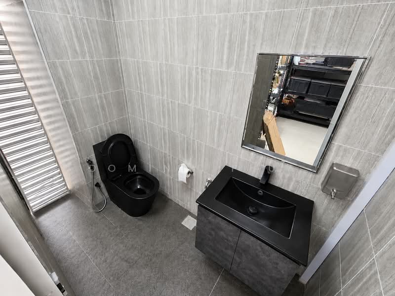 Inspace, 24 New Industrial Road, Hougang / Punggol / Sengkang, 2,336 sqft, Light Industrial (B1) For Sale, by Dominic Phua, 500223847 - Bathroom - CommercialGuru.com.sg