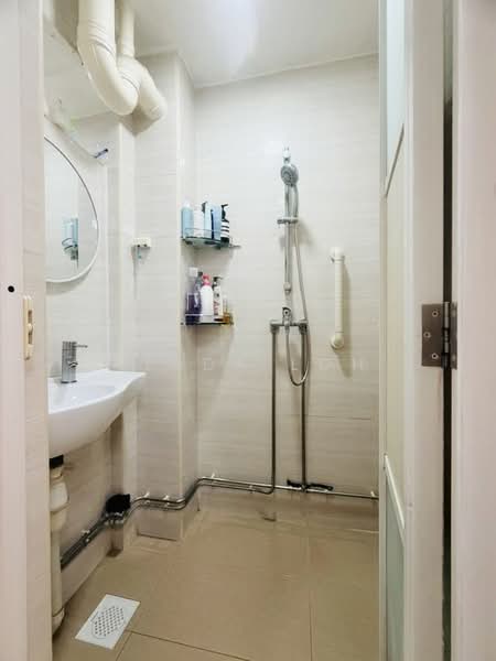 91 Lorong 3 Toa Payoh, 91 Lorong 3 Toa Payoh, 2 Bedrooms, 732 sqft, HDB Flat For Sale, by Linda Loh, 500223848 - Bathroom - PropertyGuru.com.sg