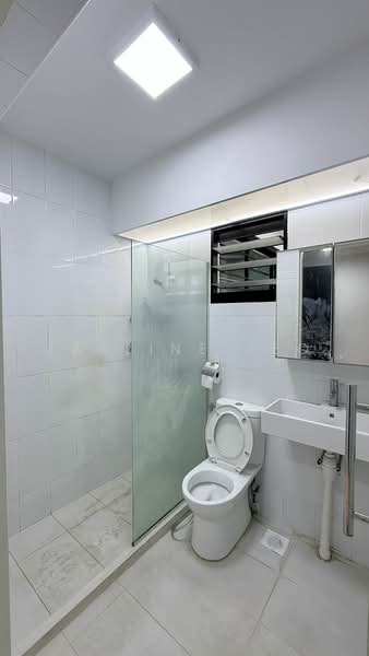 122A Punggol Edge, 122A Edgedale Plains, 3 Bedrooms, 1,001 sqft, HDB Flat For Sale, by Jasline Teo, 500223853 - Bathroom - PropertyGuru.com.sg
