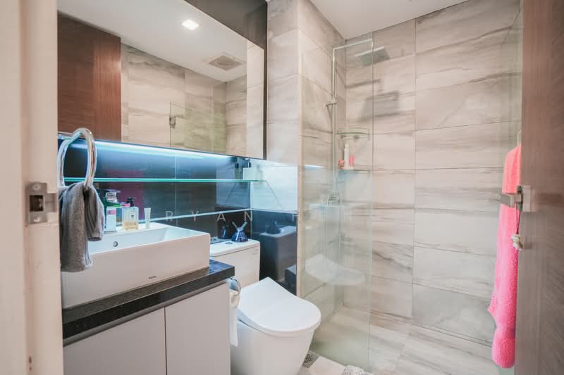 The Arris, 28 Yan Kit Road, 2 Bedrooms, 990 sqft, Apartment For Rent, by Ryan Heng, 500223854 - Bathroom - PropertyGuru.com.sg