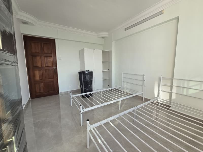 505 Bedok North Avenue 3, 505 Bedok North Avenue 3, Room Rental, 250 sqft, HDB Flat For Rent, by Ron Loh, 500223858 - Bedroom - PropertyGuru.com.sg