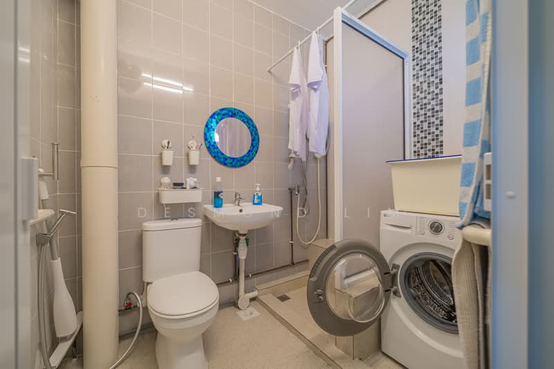155 Bedok South Avenue 3, 155 Bedok South Avenue 3, 4 Bedrooms, 1,636 sqft, HDB Flat For Sale, by Desmond Lim, 500223860 - Bathroom - PropertyGuru.com.sg