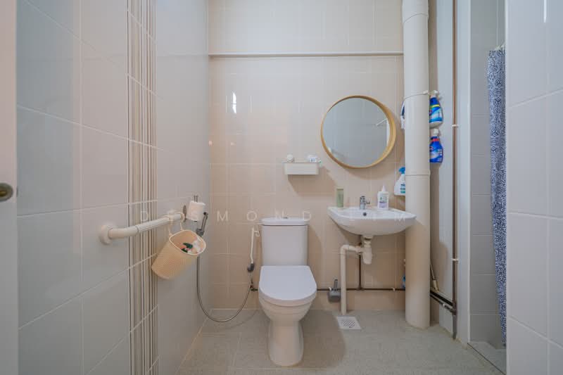 155 Bedok South Avenue 3, 155 Bedok South Avenue 3, 4 Bedrooms, 1,636 sqft, HDB Flat For Sale, by Desmond Lim, 500223860 - Bathroom - PropertyGuru.com.sg