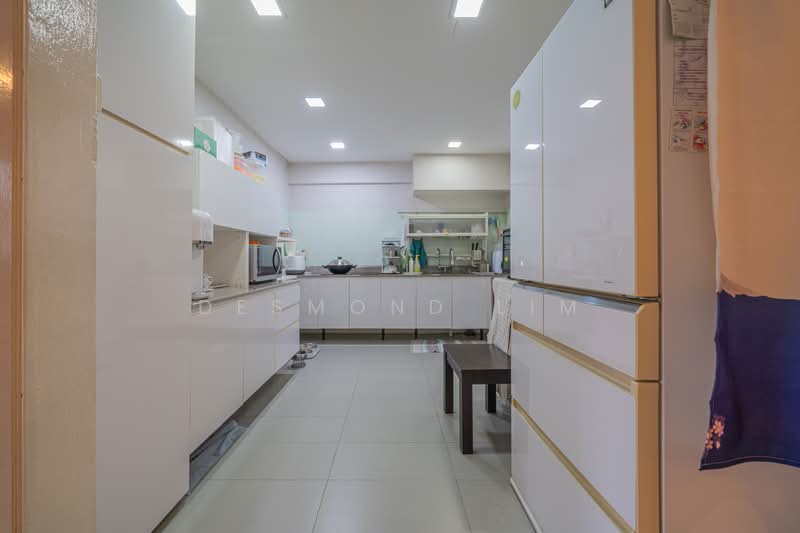 155 Bedok South Avenue 3, 155 Bedok South Avenue 3, 4 Bedrooms, 1,636 sqft, HDB Flat For Sale, by Desmond Lim, 500223860 - Kitchen - PropertyGuru.com.sg