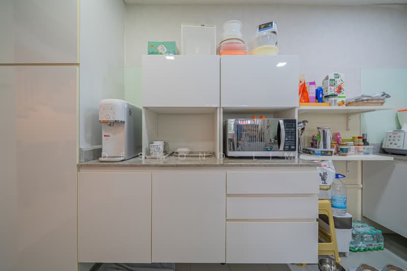 155 Bedok South Avenue 3, 155 Bedok South Avenue 3, 4 Bedrooms, 1,636 sqft, HDB Flat For Sale, by Desmond Lim, 500223860 - Kitchen - PropertyGuru.com.sg