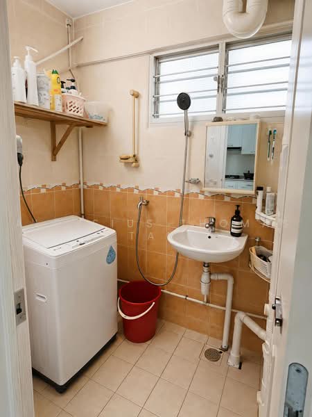 648 Ang Mo Kio Avenue 5, 648 Ang Mo Kio Avenue 5, 4 Bedrooms, 1,302 sqft, HDB Flat For Sale, by Aloysius Thomas Tan, 500223864 - Bathroom - PropertyGuru.com.sg