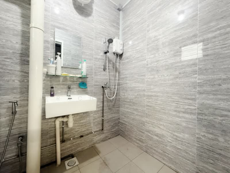 523 Serangoon North Avenue 4, 523 Serangoon North Avenue 4, 4 Bedrooms, 1,313 sqft, HDB Flat For Sale, by Rachel Khoo, 500223866 - Bathroom - PropertyGuru.com.sg