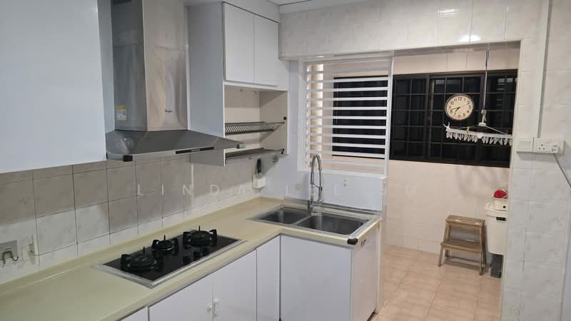 129 Rivervale Street, 129 Rivervale Street, 3 Bedrooms, 1,076 sqft, HDB Flat For Sale, by Linda Lee SG, 500223872 - Kitchen - PropertyGuru.com.sg