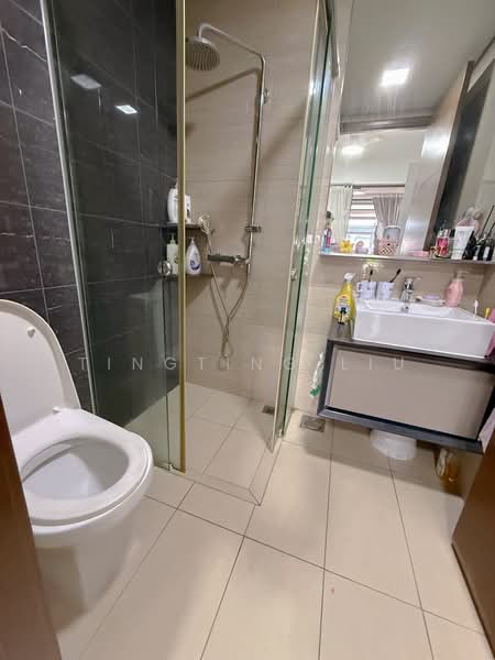 The Promenade @ Pelikat, 183 Jalan Pelikat, 3 Bedrooms, 1,378 sqft, Condominium For Sale, by Tingting Liu, 500223876 - Bathroom - PropertyGuru.com.sg