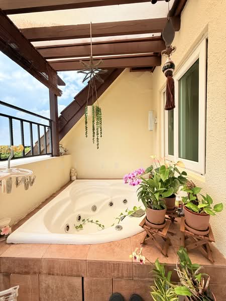 Forest Hills Condo, 25 Transit Road, 4 Bedrooms, 1,798 sqft, Condominium For Sale, by Esther Zou, 500223880 - Balcony - PropertyGuru.com.sg