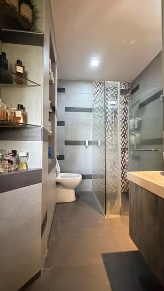 407 Jurong West Street 42, 407 Jurong West Street 42, 4 Bedrooms, 1,604 sqft, HDB Flat For Sale, by Robin Ooi, 500223893 - Bathroom - PropertyGuru.com.sg